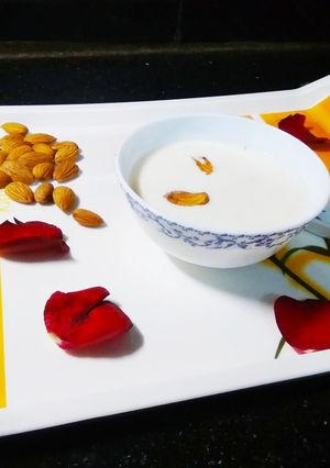 क्रीम ऑफ बादाम सूप (Cream of badam soup recipe in hindi) रेसिपी मुख्य फोटो