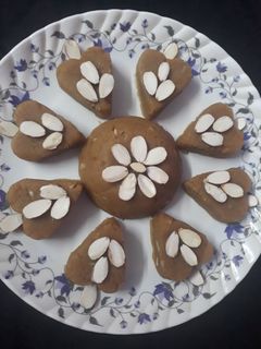 आटे का हलवा (Aate ka halwa recipe in Hindi) रेसिपी मुख्य फोटो