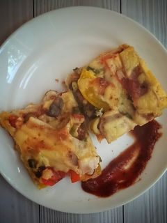 Фото Піца 🍕 з оливками, бужениною та овочами.