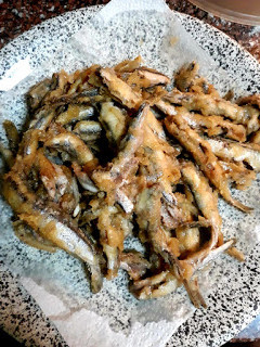 Una foto de Boquerones en adobo y rebozados