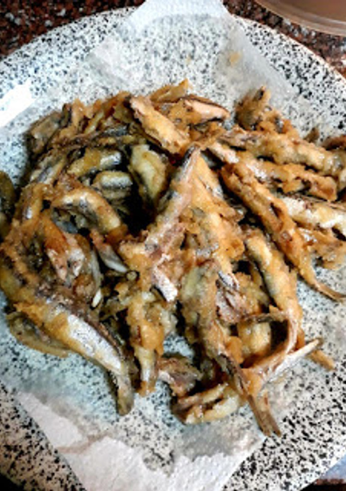 Una foto de Boquerones en adobo y rebozados