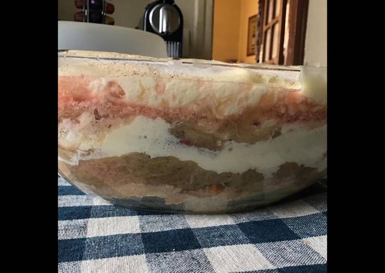 Tiramisu rhubarbe parfumé mojito (rhum menthe et citron vert)