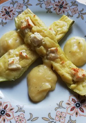 Fetasajtos burgonyával töltött cukkini (laktózmentes) recept fotója