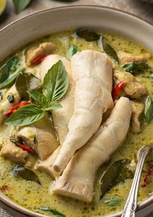 Hình của món Cà Ri Xanh Nấu Măng Vịt Kiểu Thái.