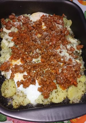 Una foto de Papas al horno con carne