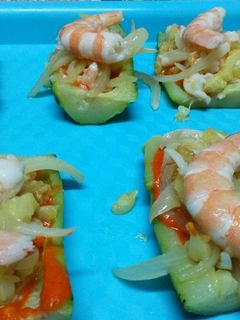 Una foto de Calabacín con crema de piquillo y langostino