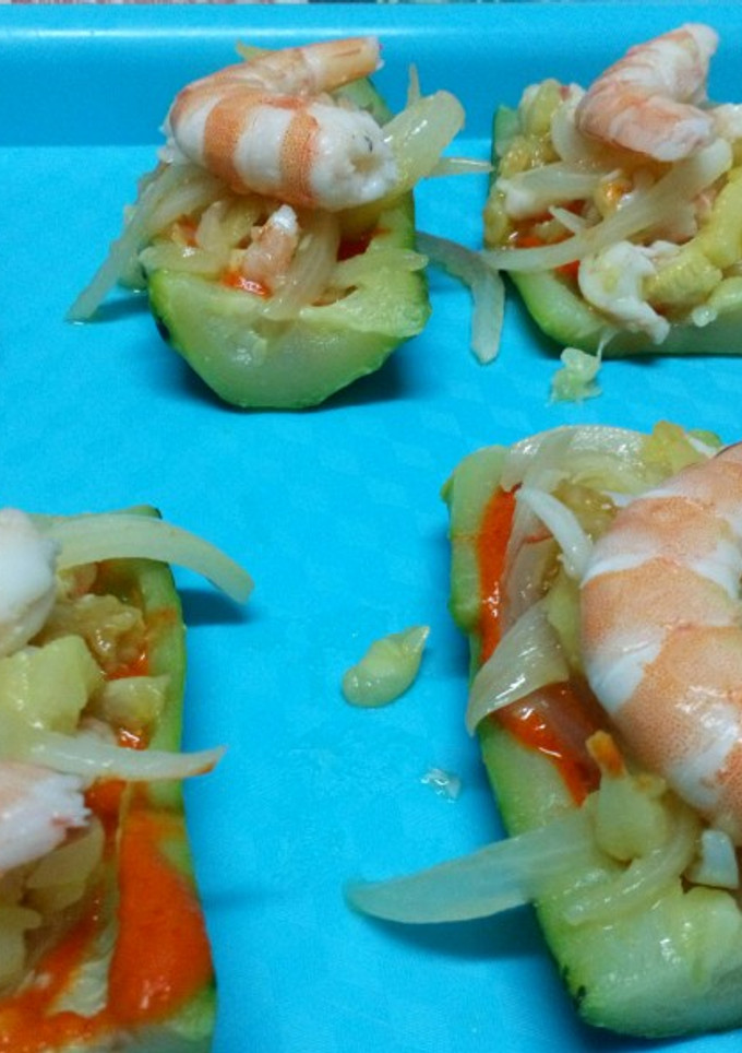 Una foto de Calabacín con crema de piquillo y langostino