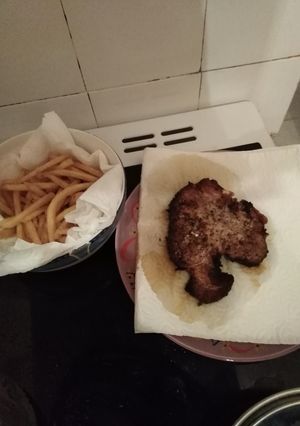 Φωτογραφία της συνταγής Πατάτες και μπριζόλα τηγανητή
