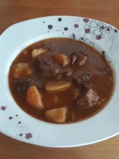 Una foto de Carne guiada con patatas (olla expres)