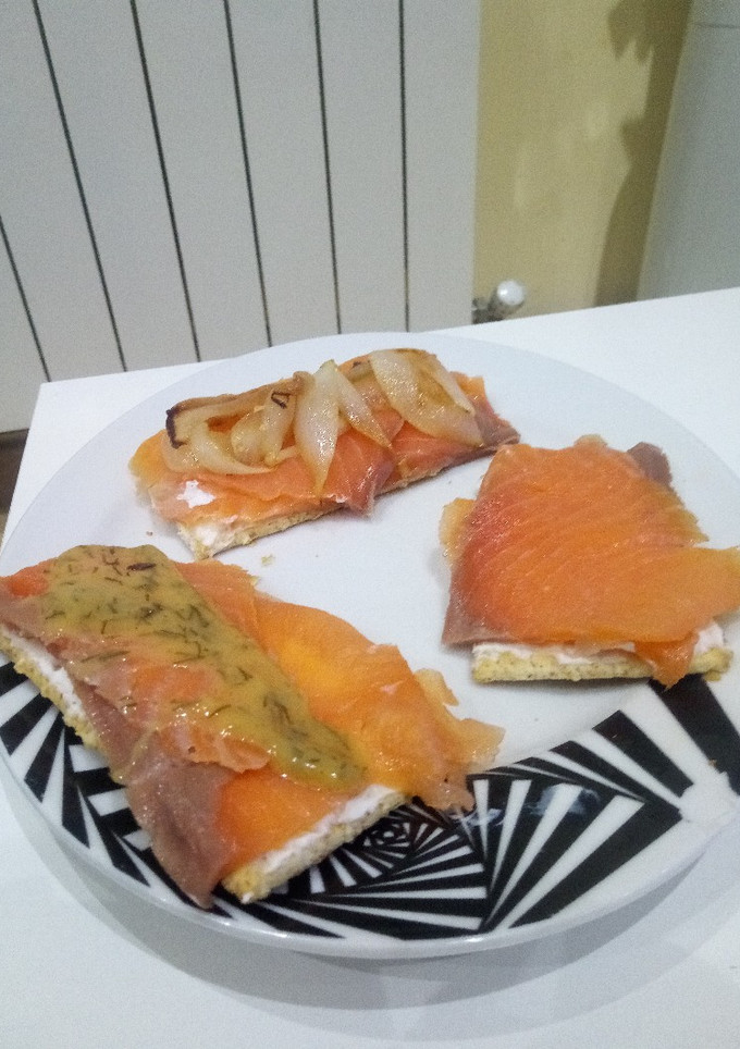 Una foto de Tostaditas de salmón