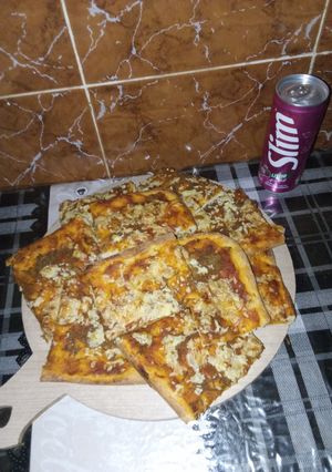 صورة لوصفة بيتزا كاري بباتي الدجاج الحار 🌶️🍕