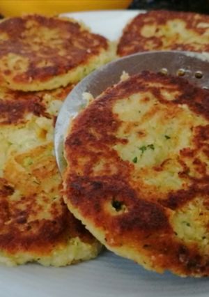 Una foto de Hamburguesas de calabacín con queso