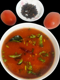 தக்காளி எலுமிச்சை மிளகு ரசம் (Tomato lemon black pepper rasam recipe in tamil) செய்முறை முக்கிய புகைப்படம்