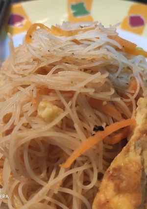 A picture of Fried tom yam rice noodle (bee hoon).