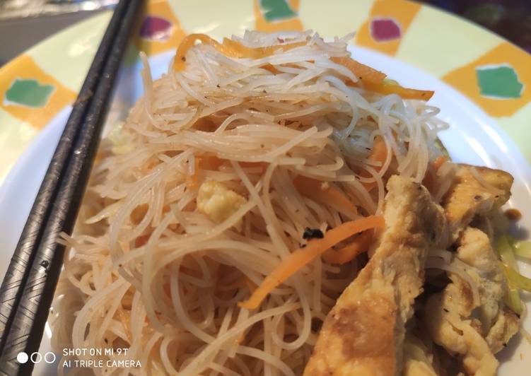 Simple Way to Make Homemade Fried tom yam rice noodle (bee hoon)