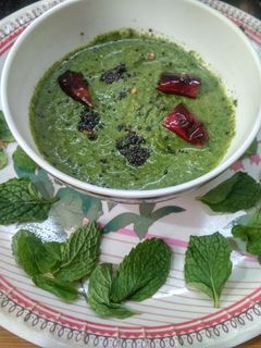 புதினா சட்னி (Puthina chutney recipe in tamil) செய்முறை முக்கிய புகைப்படம்