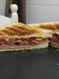 🥪 Sándwich club americano