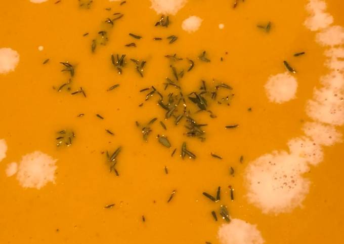 Vellutata di zucca con timo e panna