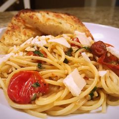 A picture of Fresh tomato basil pasta.