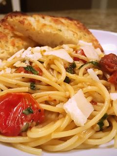 A picture of Fresh tomato basil pasta.