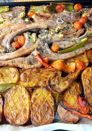 Una foto de Costillas de Cordero al Horno con Verduras