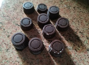 Una foto de Bombones de cacao y aceite de coco orgánico APLV