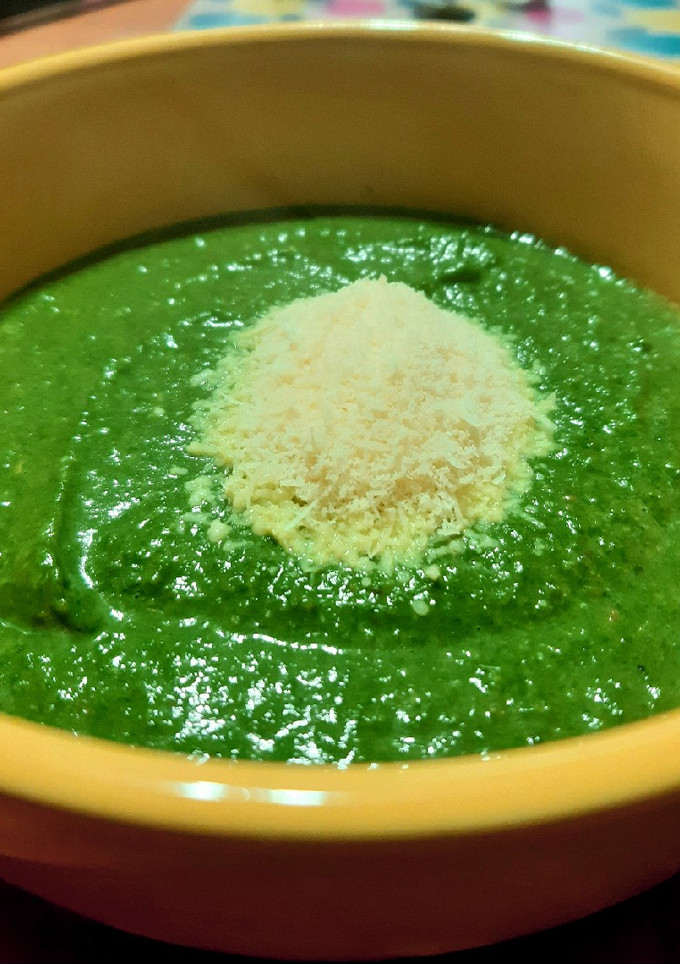 Una foto de Crema de espinacas y brócoli