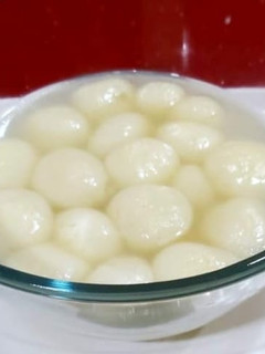 रसगुल्ला (Rasgulla Recipe in hindi) रेसिपी मुख्य फोटो