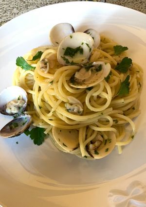 Foto di Spaghetti alle vongole sfumata con rhum
