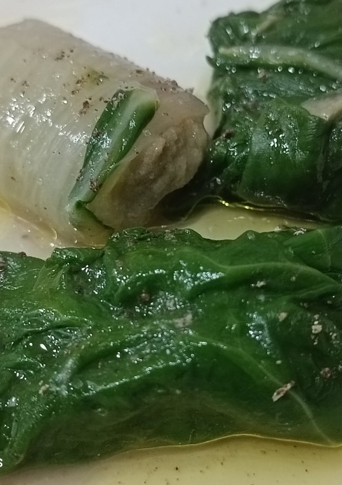 Una foto de Hojas y tallos de acelgas rellenos