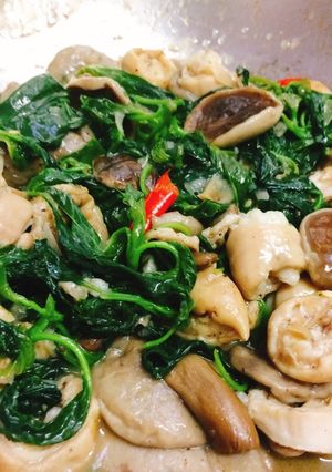 Hình của món Nấm tràm xào lòng heo rau dền.