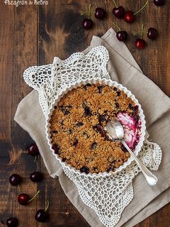 Una foto de Crumble de cerezas