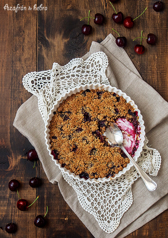 Una foto de Crumble de cerezas