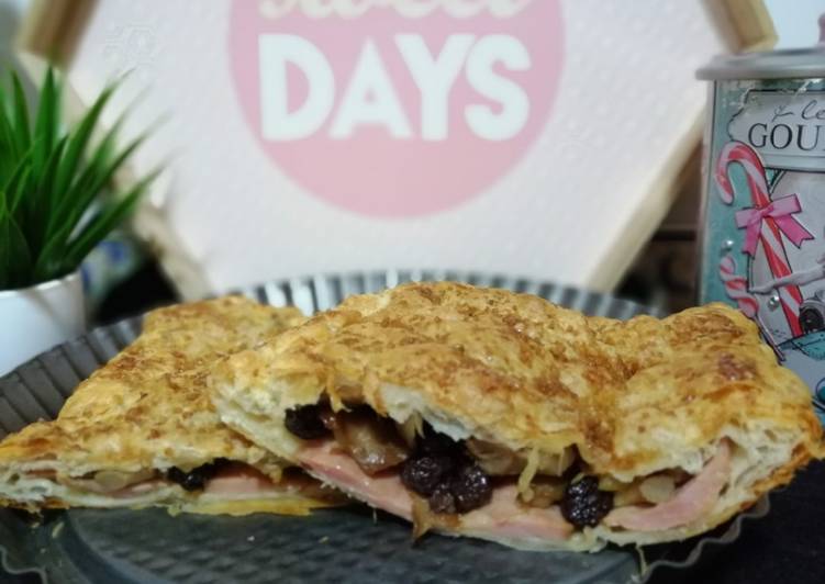 Hojaldre de lacón, setas y manzana