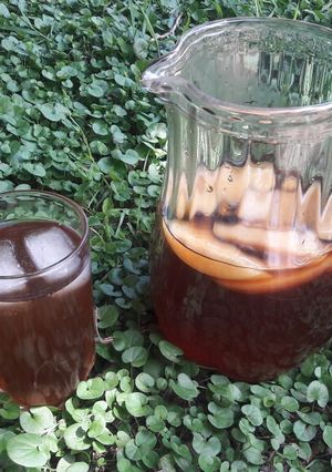 Una foto de Té helado saborizado con manzana, canela y genjibre🌞🍎