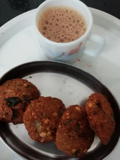 கார வடை(kara vadai recipe in tamil) செய்முறை முக்கிய புகைப்படம்