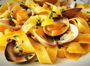Una foto de Fettuccine alle vongole rosso