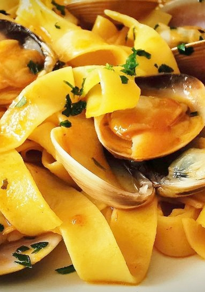 Una foto de Fettuccine alle vongole rosso