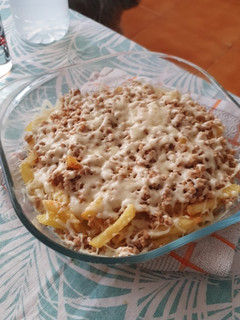 Una foto de Patatas con queso y carne