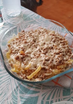 Una foto de Patatas con queso y carne