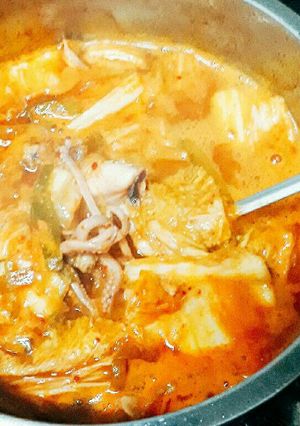 Hình của món Canh kim chi hải sản.