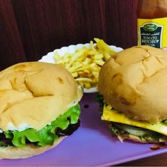 A picture of Homemade beef burger 🍔.