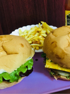 A picture of Homemade beef burger 🍔.