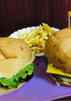 A picture of Homemade beef burger 🍔.