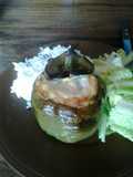 Morrón relleno de carne de soya, arvejas y queso de cabra