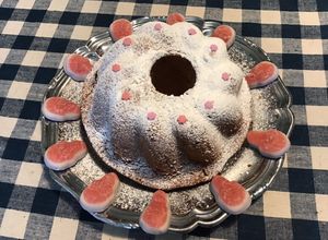 Une photo de Gâteau à l orange confite et bonbons skull