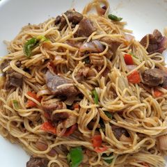 A picture of Stir fried spaghetti.