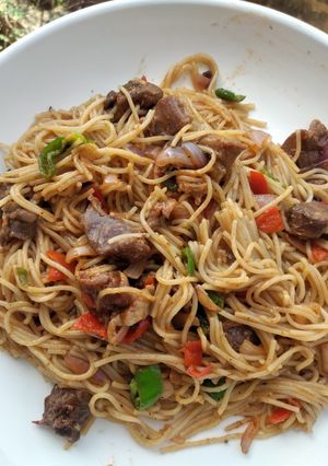 A picture of Stir fried spaghetti.