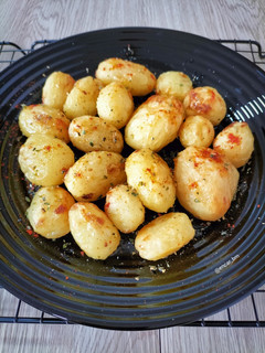 Una foto de Patatas de guarnición trufadas y especiadas en airfryer