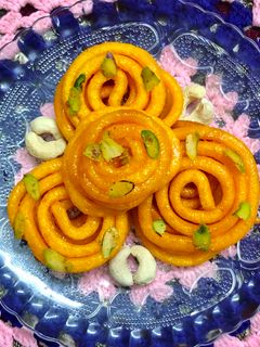 जिलेबी (jalebi recipe in marathi) रेसिपी चे मुख्य फोटो